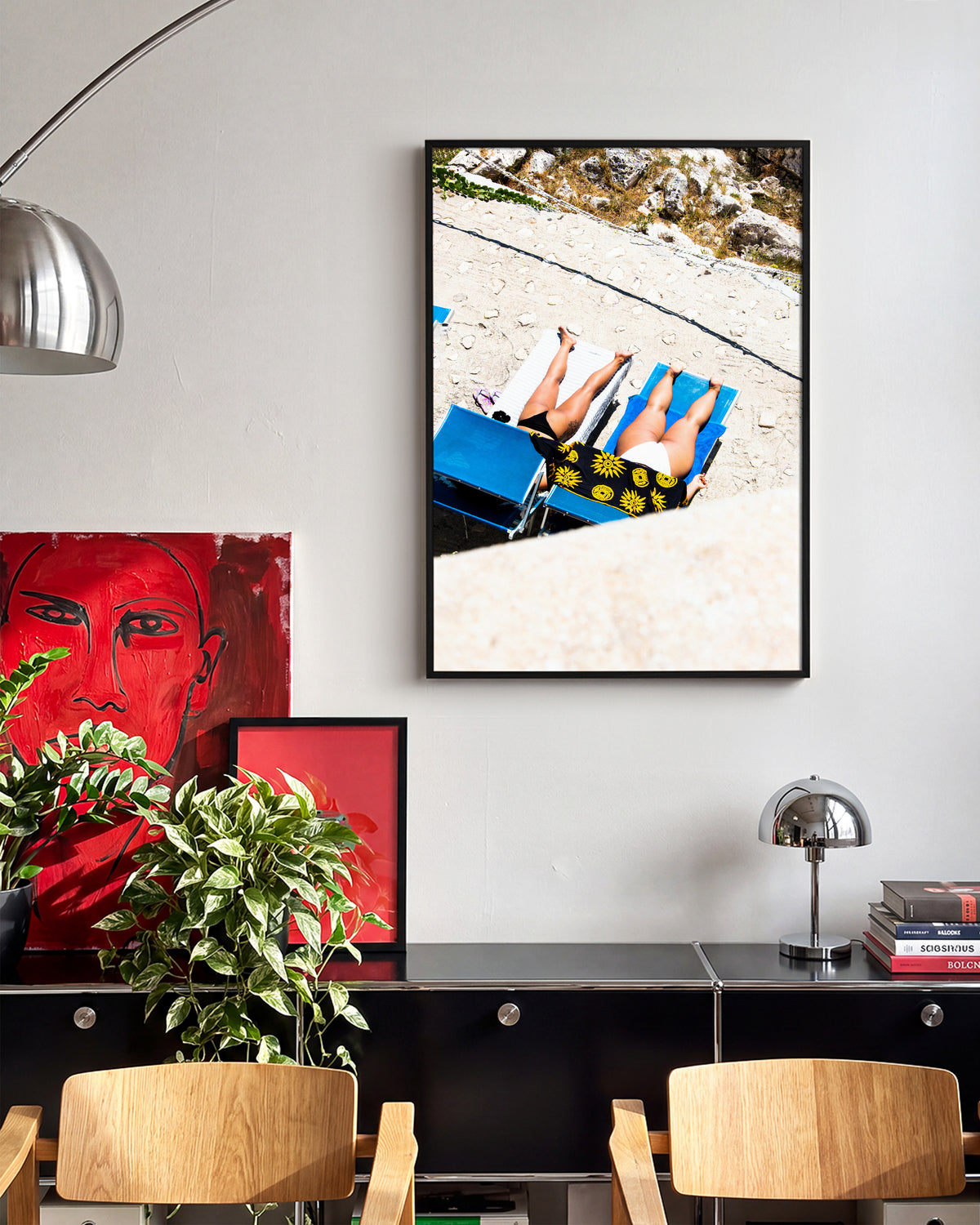 Beach day - room context black