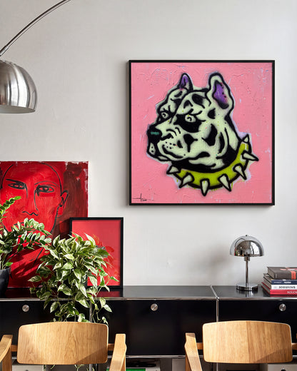 Bulldog Riot - room context black